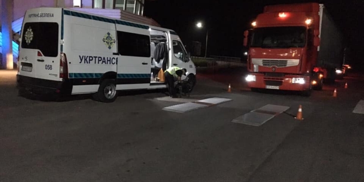 Чтобы избежать прохождения ГВК в Херсоне, фуры едут по полевым дорогам Николаевщины (ФОТО)