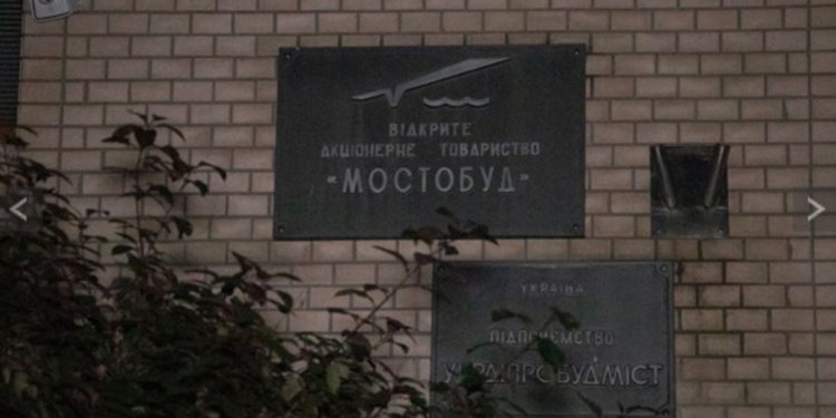 В Киеве из гранатомета обстреляли здание Мостостроя (ФОТО, ВИДЕО)