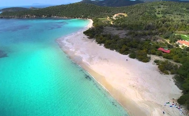 На пляжи Сардинии вернули 10 тонн песка, украденного туристами