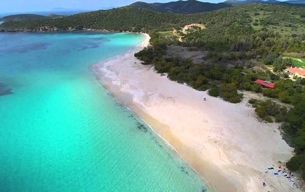 На пляжи Сардинии вернули 10 тонн песка, украденного туристами 1