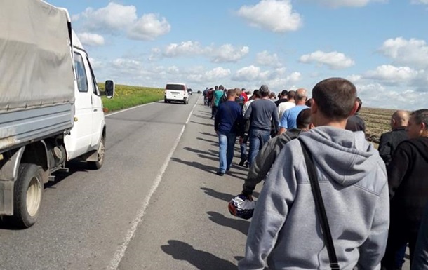 На Донбассе горняки прошли 16 километров, чтобы потребовать зарплату 1