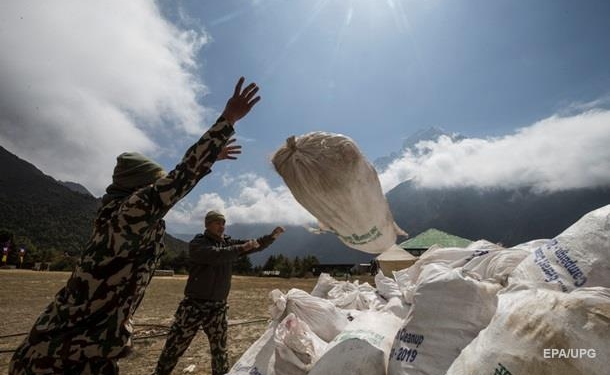 Непал запретил одноразовый пластик при восхождении на Эверест