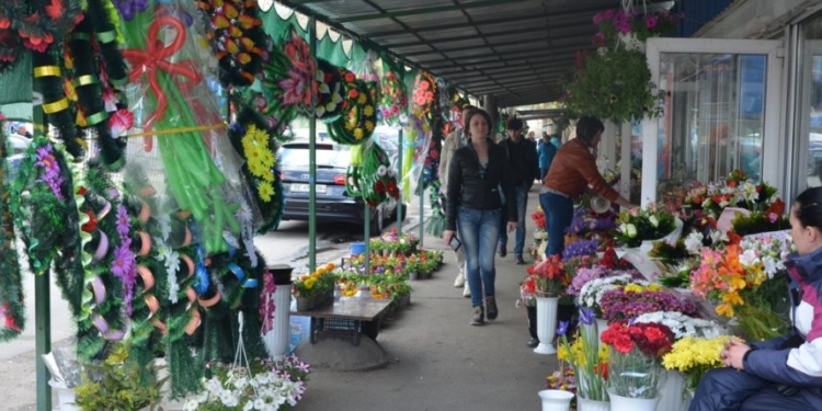 Торговцы цветочного рынка на Спасской перейдут во внутренние помещения