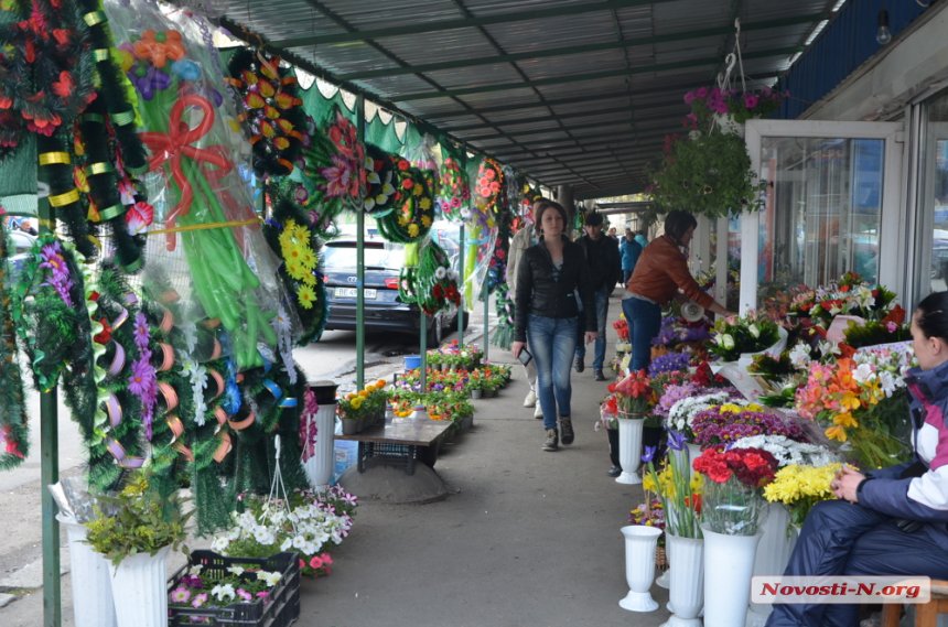 Торговцы цветочного рынка на Спасской перейдут во внутренние помещения 1