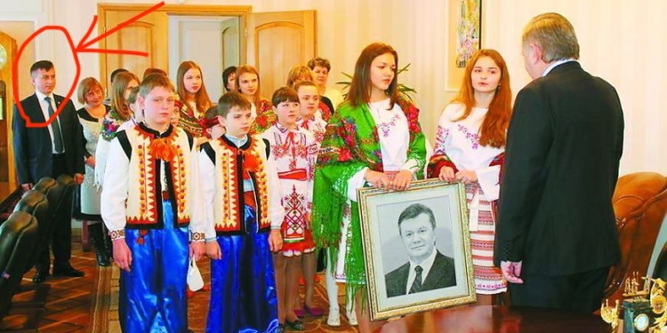 Тернопольскую ОГА может возглавить экс-регионал, заставивший детей вышивать портрет Януковича во время Майдана