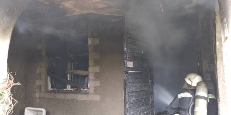 В Николаеве сгорело неэксплуатируемое здание (ФОТО)