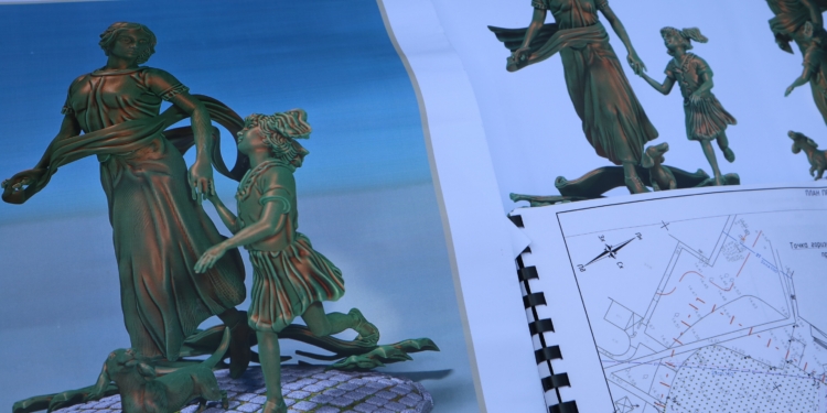 У спорткомплекса «Надежда» в Николаеве планируют разбить сквер Матери – скульптуру Матери для него готов изваять Виктор Макушин (ФОТО)