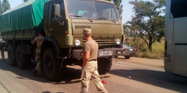Грузовик военных врезался в пассажирскую маршрутку «Николаев-Херсон» (ФОТО)