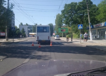 На Намыве маршрутка сбила пожилого мужчину, его забрала «скорая»