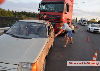 На Ингульском мосту «Славута» не разминулась с тягачом