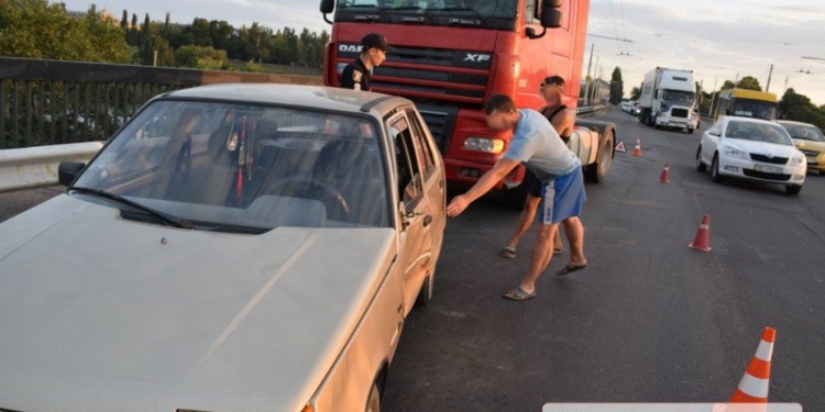 На Ингульском мосту «Славута» не разминулась с тягачом