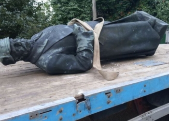 В Каховке демонтировали памятник Фрунзе
