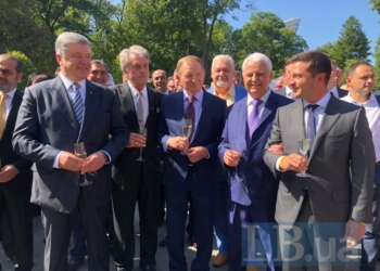 Пять президентов Украины впервые сфотографировались вместе (ФОТО)
