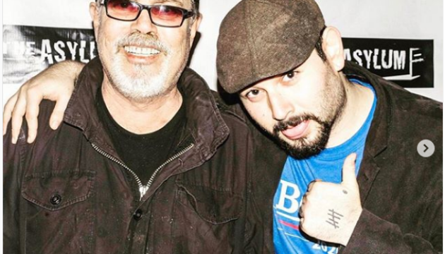 В США умер создатель “Черного плаща” и “Смурфиков”