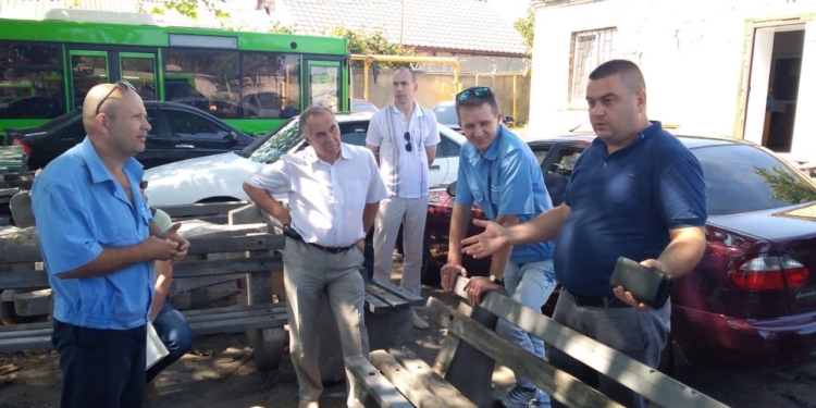 После жалоб николаевцев водителям новых автобусов напомнили о выдаче билетов и остановках по требованию