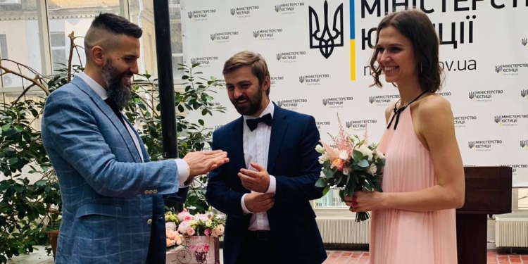 Главный таможенник Украины опробовал услугу «брак за сутки»: «Сложнее всего уговорить невесту» (ФОТО)