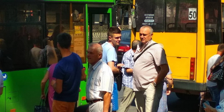 Новый городской автобус задел “маршрутку” в Корабельном районе