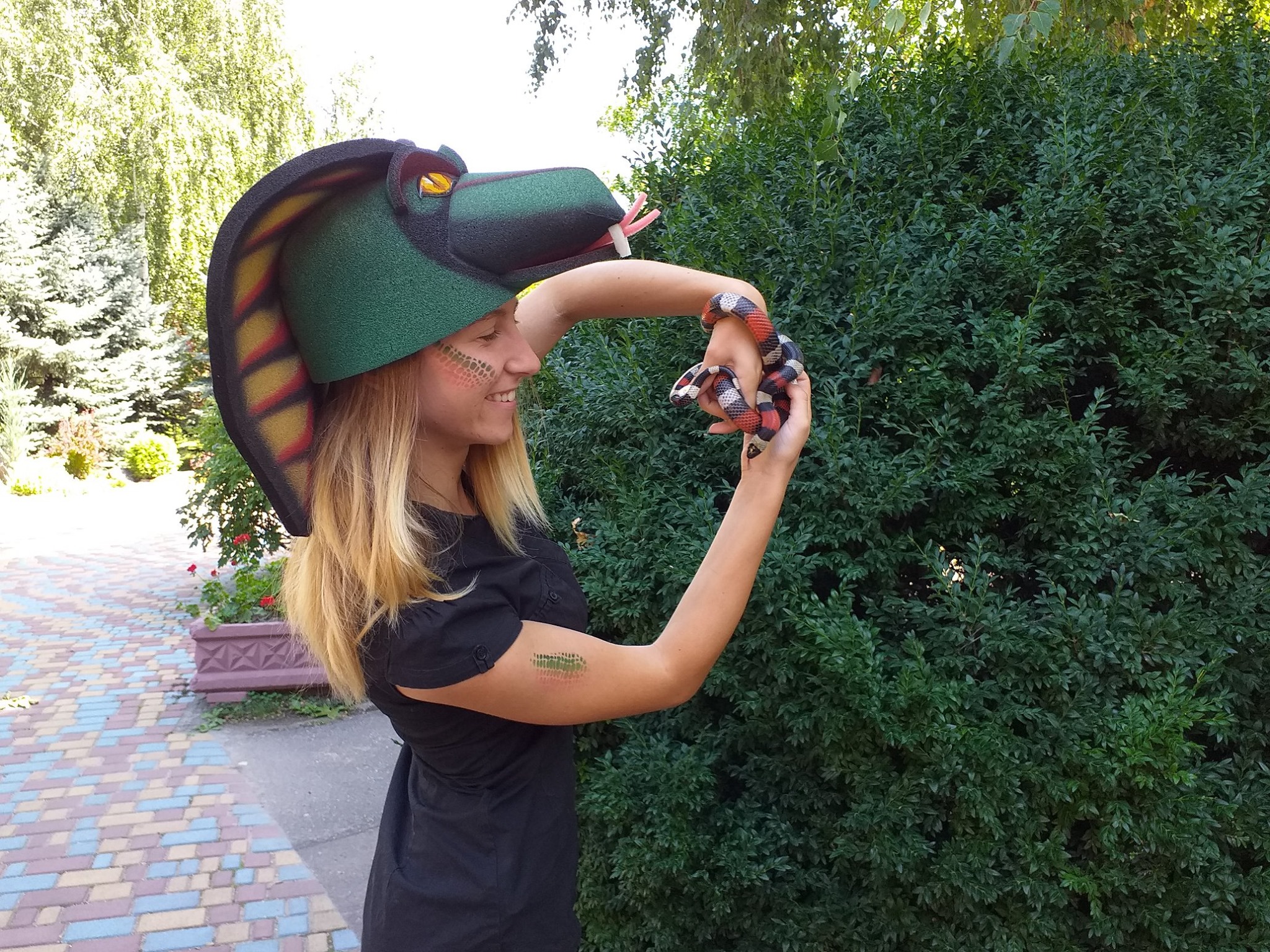 Николаевский зоопарк познакомил горожан с милыми змеями (ФОТО)