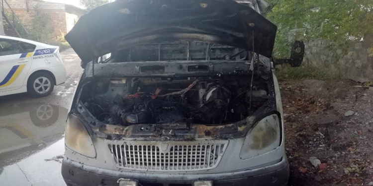 На Намыве горела машина. Еще одна – на трассе (ФОТО)