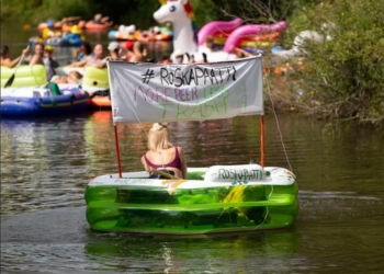 Из-за похолодания в традиционном Пивном сплаве в Финляндии поучаствовало всего 600 человек (ФОТО)