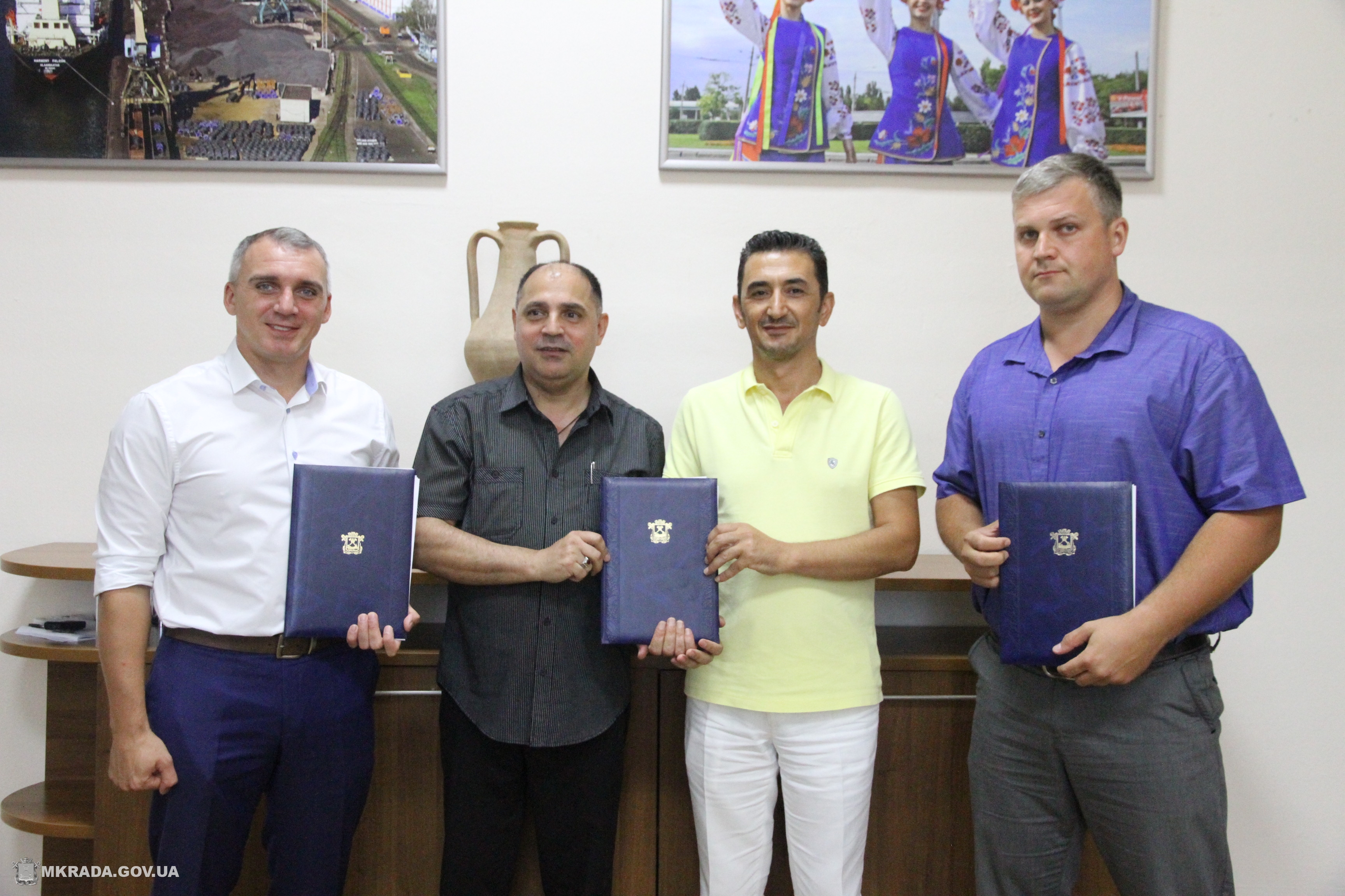 Мэр Николаева подписал меморандум с фирмой, которая намерена построить сортировочную линию и комплекс по сбору биогаза на полигоне ТБО (ФОТО)