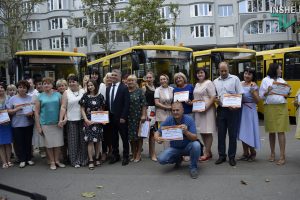 В Николаеве передали 24 школьных автобуса учебным заведениям области. Нужно еще 30 (ФОТО и ВИДЕО) 15