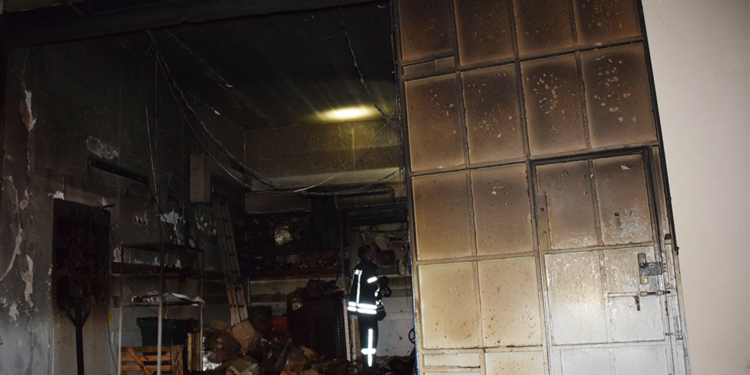 В Николаеве на Крылова горел склад магазина (ФОТО)