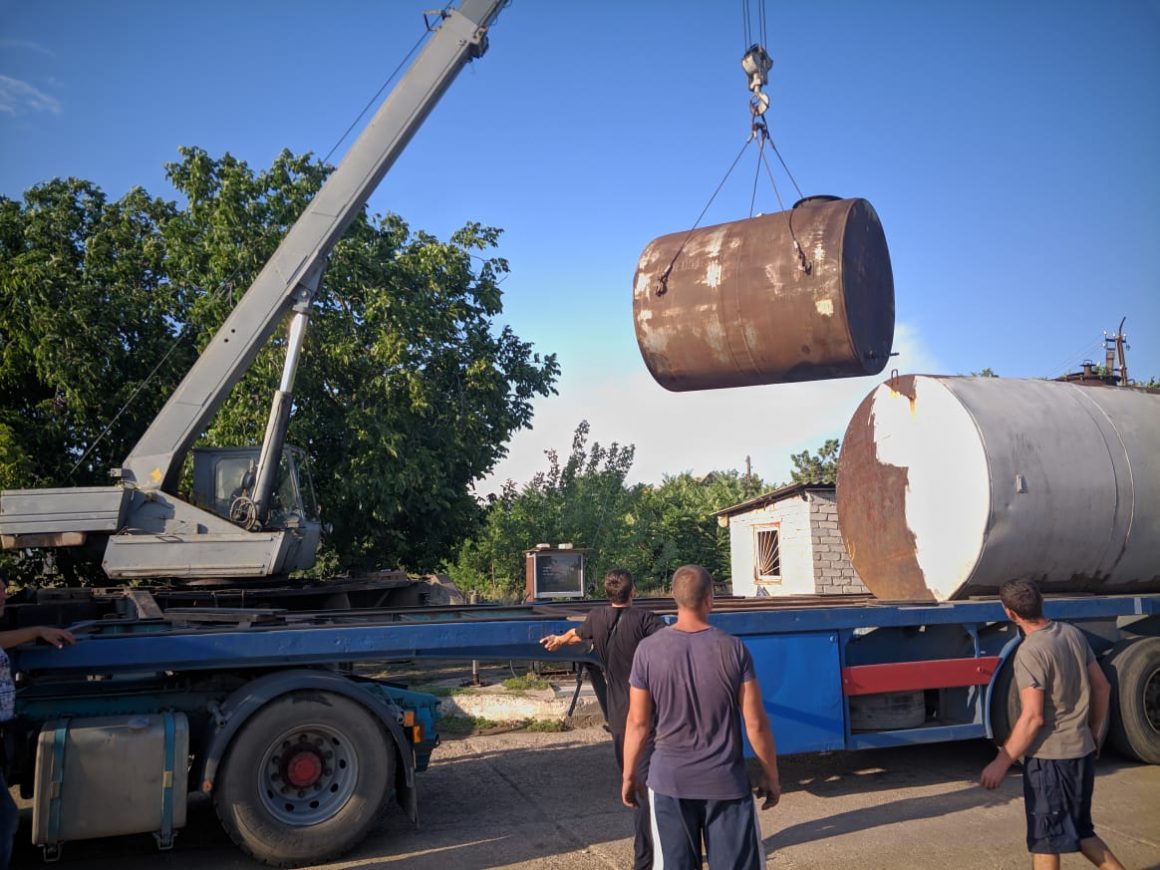 На Николаевщине налоговики ликвидировали нелегальную заправку и конфисковали более 8 тонн топлива (ФОТО) 6