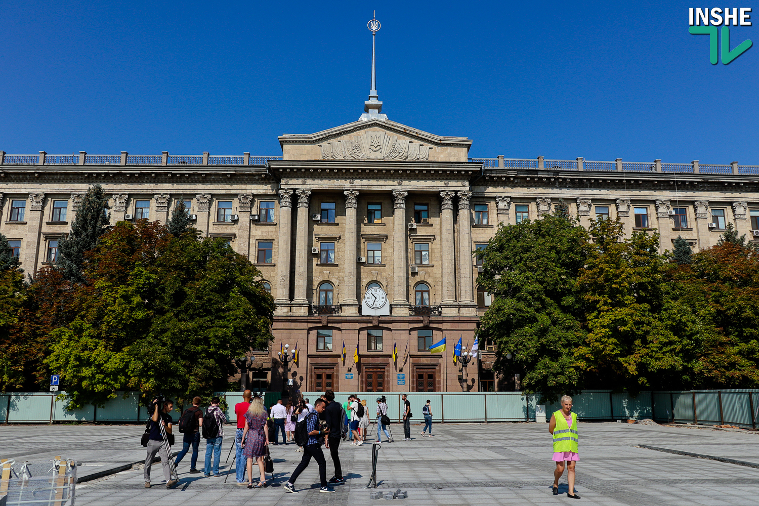 «Ориентируйтесь на начало октября»: Сенкевич рассказал, когда на Соборной площади заработают фонтаны (ФОТО, ВИДЕО)