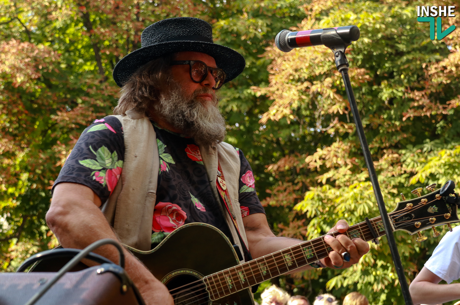 «Спасибо, любимые!»: легендарный Борис Гребенщиков и группа «Аквариум» выступили в Каштановом сквере (ФОТО, ВИДЕО)