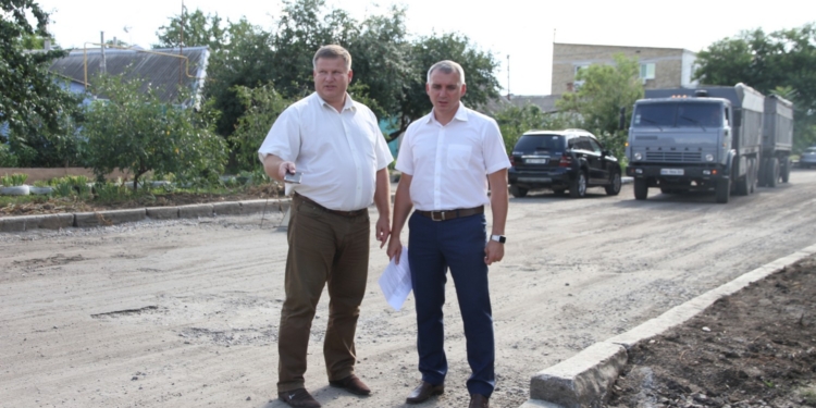 Обновленный сквер, капитальный ремонт дорог и тротуаров – Сенкевич осмотрел, как продвигается благоустройство Заводского района (ФОТО)