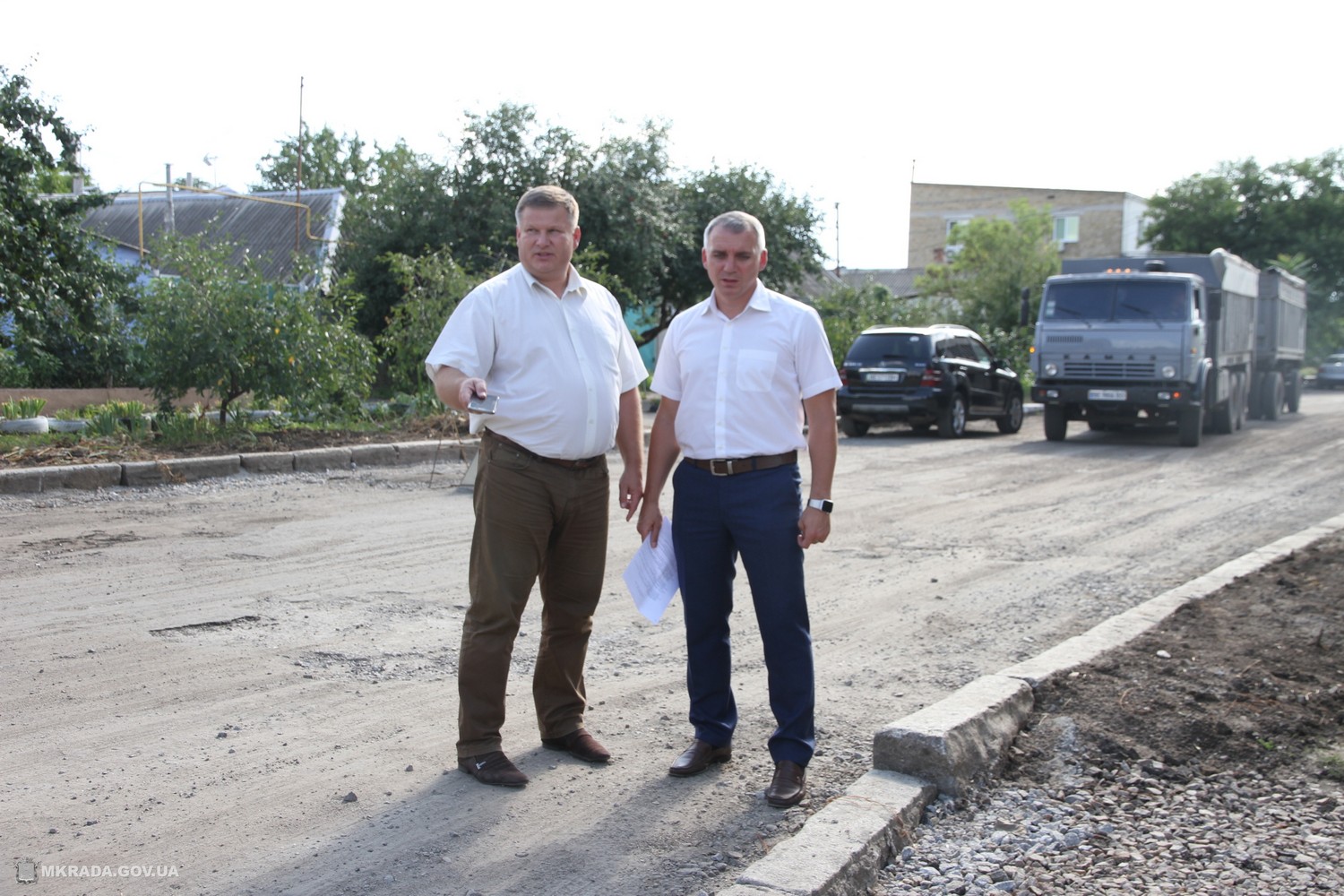 Обновленный сквер, капитальный ремонт дорог и тротуаров – Сенкевич осмотрел, как продвигается благоустройство Заводского района (ФОТО)