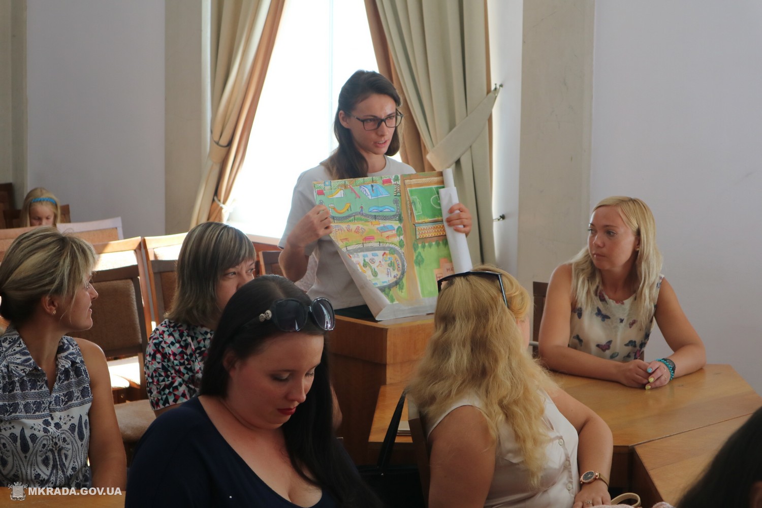 Жители Терновки пришли к Сенкевичу разбираться, почему застопорился их проект, выигравший в «Общественном бюджете» (ФОТО)