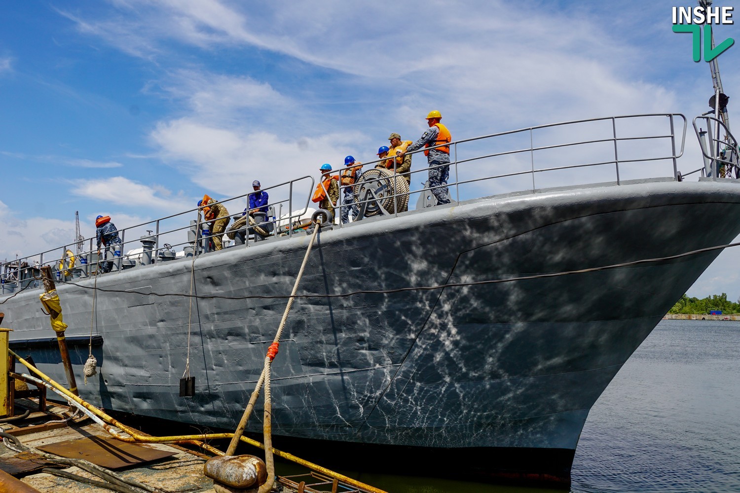 В Николаеве развели мосты, чтобы пропустить на НСЗ десантный корабль «Юрий Олефиренко» (ФОТО, ВИДЕО)