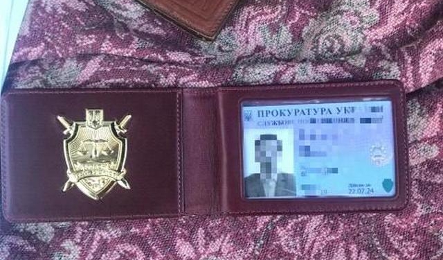 В Киеве задержали двух прокуроров – требовали  $5000 за покой и невмешательство (ФОТО)