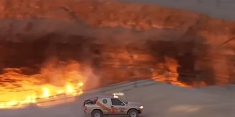 Президент Туркменистана, о смерти которого ходили слухи, прокатился на автомобиле у “Врат ада” (ВИДЕО)