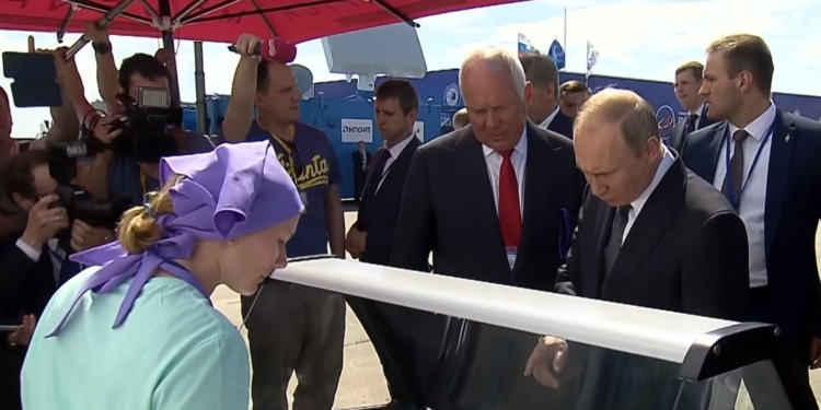 Путину подобрали личную продавщицу мороженого (ФОТО, ВИДЕО)