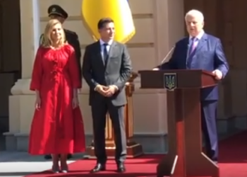 Зеленский передал Кравчуку право первого тоста на приеме ко Дню Независимости (ВИДЕО)