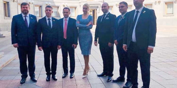 В Японии из-за наводнений эвакуировали почти миллион человек (ВИДЕО)