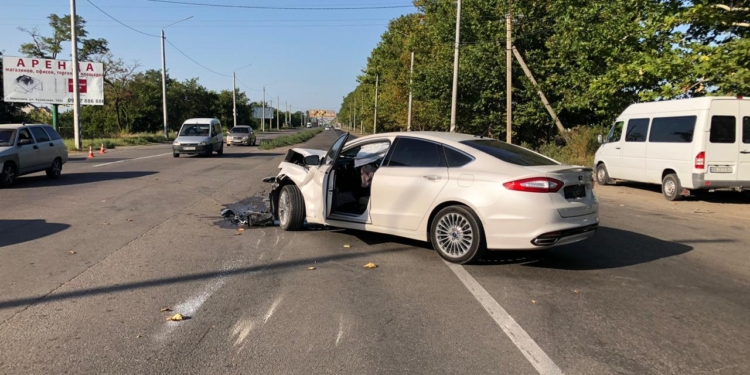 После аварии «Форда» и «Рено» в Корабельном районе пострадали четыре человека (ФОТО)