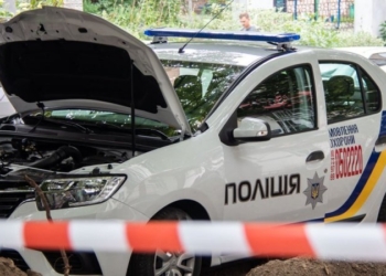 Сердечный приступ: в Киеве автомобиль полиции врезался в дерево, водитель умер
