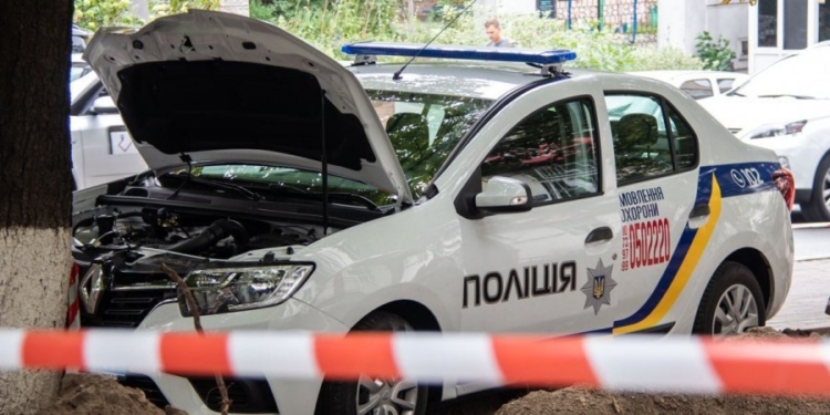 Сердечный приступ: в Киеве автомобиль полиции врезался в дерево, водитель умер