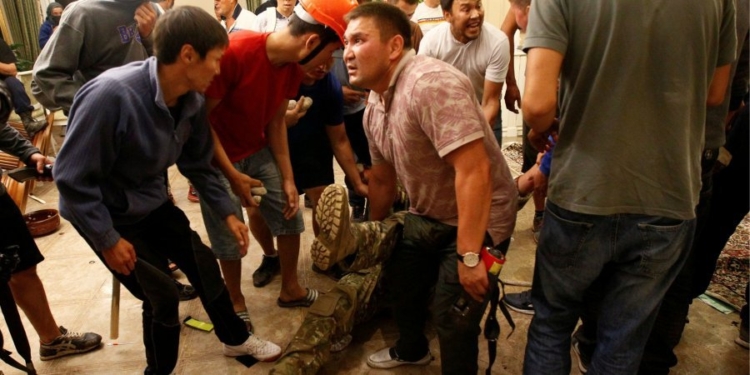 Сторонники экс-президента Кыргызстана Атамбаева назвали условия освобождения захваченных спецназовцев