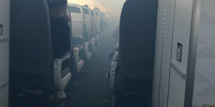 На Гавайях пассажирский самолет совершил экстренную посадку: семь пострадавших (ВИДЕО)