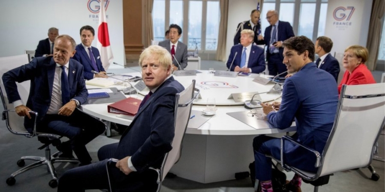 Находящийся под санкциями США глава МИД Ирана неожиданно прибыл на саммит G7