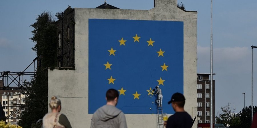 В Британии закрасили граффити Бэнкси, посвященное Brexit 1