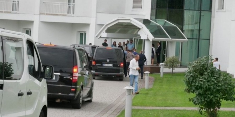 Зеленский приехал на встречу со «слугами народа» (ВИДЕО)