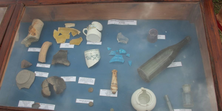 Николаевцам показали, что было найдено при раскопках Соборной площади (ФОТО)