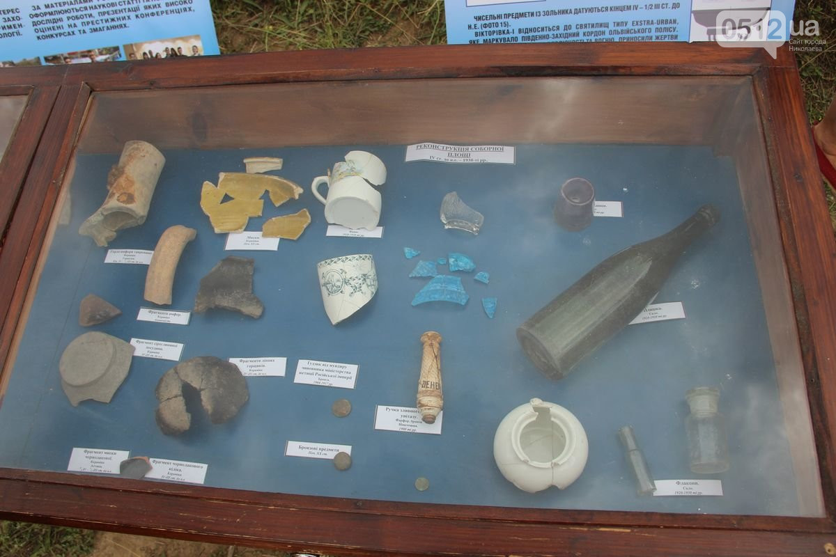 Николаевцам показали, что было найдено при раскопках Соборной площади (ФОТО)