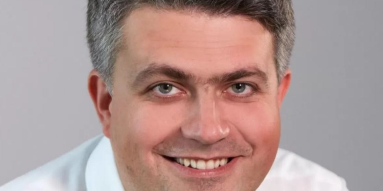 После ухода Ткаченко. В 1+1 меняется структура холдинга и модель управления